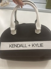 Kendall And Kylie Kardashian