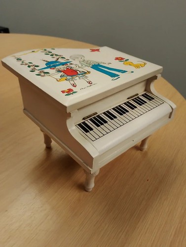 Vintage musical jewellery - vintage, box