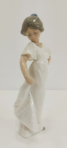 Lladro nao figure - figure, –