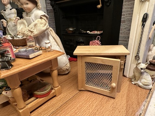 Dolls house cold - house, cabinet