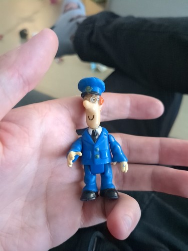 Postman pat character figure - pat,