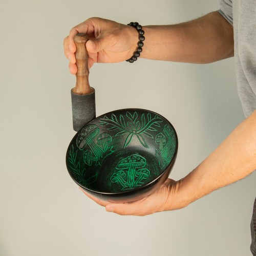 Aluminum singing bowl magic - singing,
