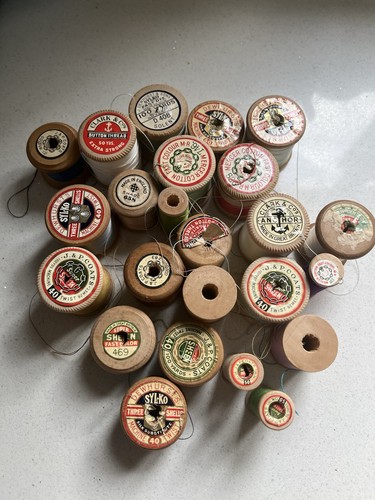 Vintage wooden bobbins - 24,