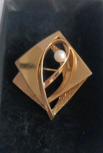 Abstract gold tone brooch - tone,