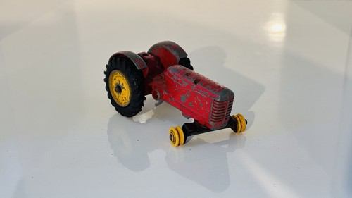 Dinky toys 300 massey - massey, harris