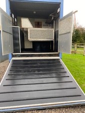 Iveco 7.5 ton horsebox with living