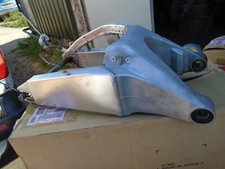 HONDA CBR 900 RR FIREBLADE REAR SUSPENSION SWING ARM 52200-MCJ-000 2000-01 AXLE