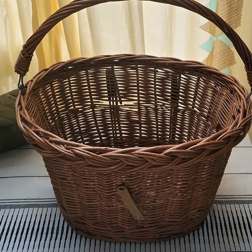 Basil brown wicker round - basil, bike