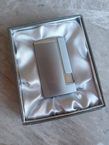 Piezoelectric lighter with - piezoelectric,