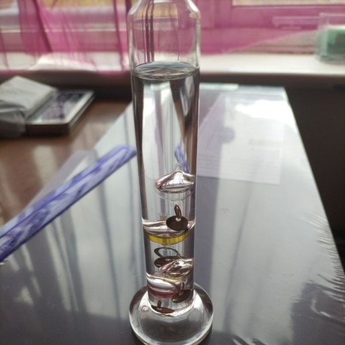 18cm tall free standing