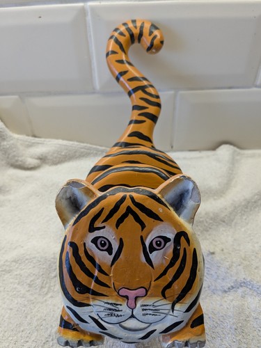 Tiger wooden desktop letter - desktop,