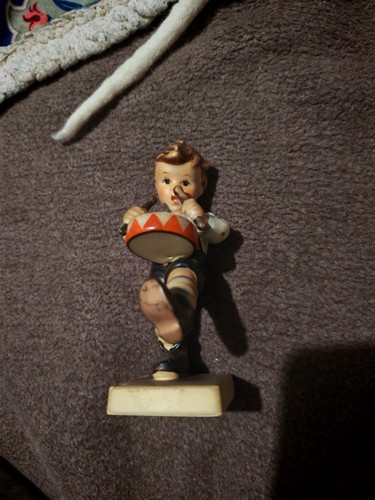 Hummel figurine 240 - #240, 'little