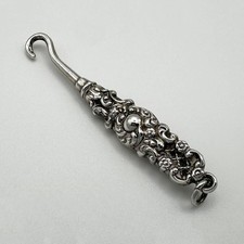EDWARDIAN EMBOSSED BUTTON HOOK