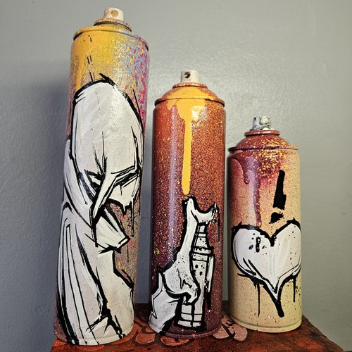 Love heart graffiti spray - love,