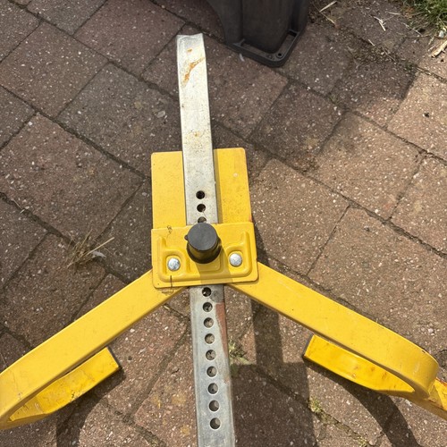 Caravan trailer wheel clamp - wheel,