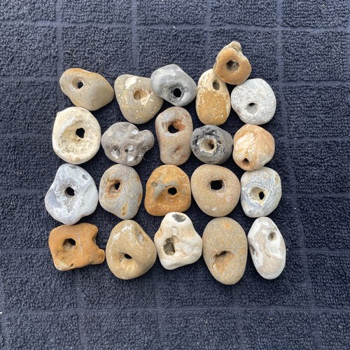 Twenty natural hag - hag, stones
