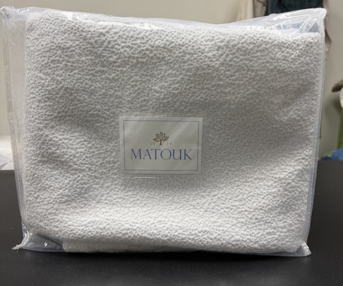 Matouk queen coverlet malibu - queen,