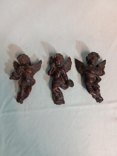 Vintage resin wall hanging