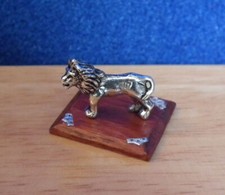 1/12, dolls house miniature Handmade Lion Ornament on Plinth Stand Table BN LGW