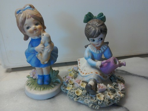 Porcelain little girl - ,