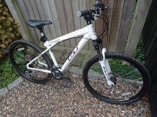 OFFERS WELCOME! GT Avalanche 3.0 Mountain Bike Ladies Womens Very Good Condition