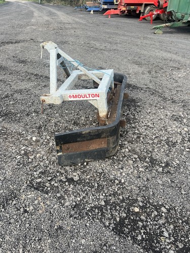 Heavy duty yard - duty, scraper