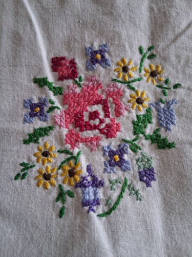 Vintage hand embroidered - hand,