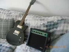 Gibson Baldwin Epoch Les Paul Guitar + a Stagg 10GA 16watt amplifier + Gig Bag