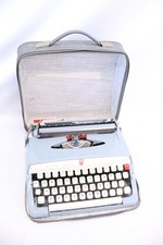 Vtg BROTHER DE LUXE Blue Mechanical Portable Typewriter w/ Carry Case -S95