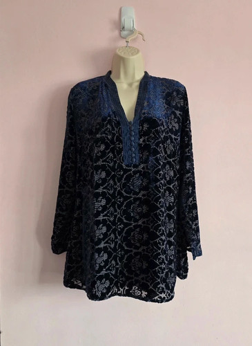 East floral velour neck - east, v-neck