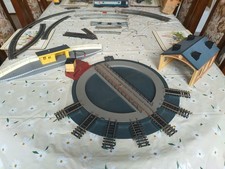 HORNBY R410 TURNTABLE, R460