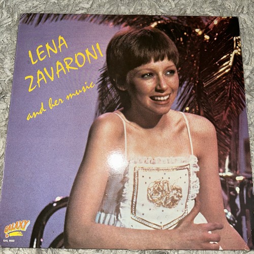 Lens zavaroni and her - lens,