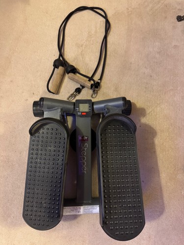Body sculpture twist stepper - sculpture,