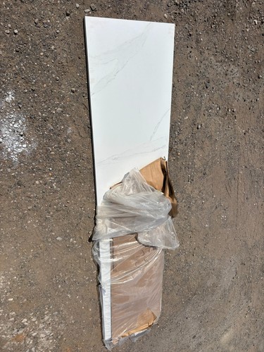 Howdens calcatta mineral - howdens,