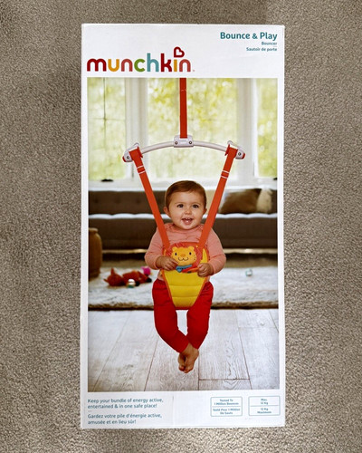 Munchkin bounce play door - &,