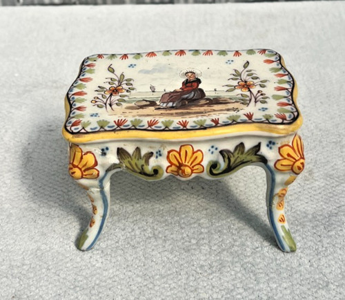 Vintage hand painted quimper - hand,