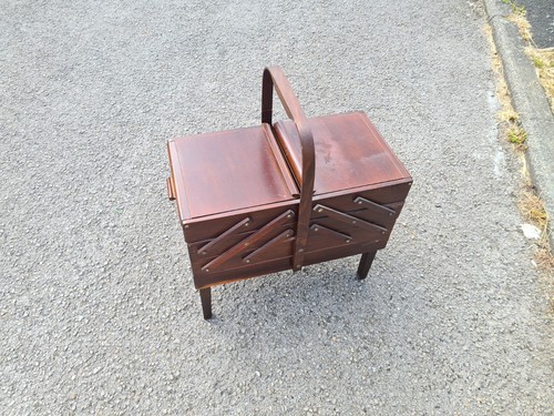 Mahogany wooden cantilever - mahogany,