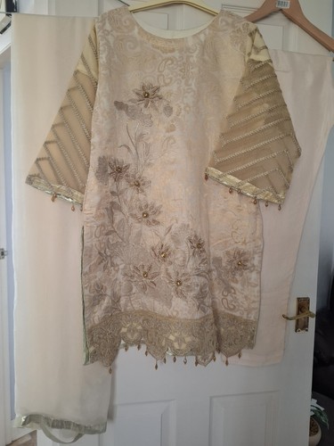 Elegant embroidered piece - elegant, 3-piece