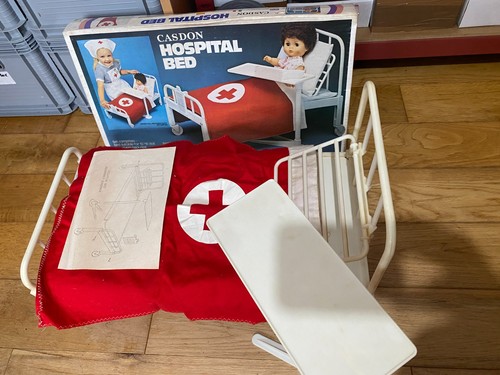 Casdon dolls hospital - dolls, bed