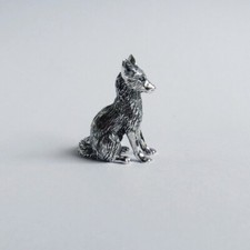 Fox sitting figurine, solid