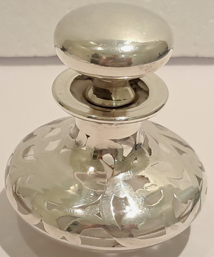 Ant art nouveau glass - art,