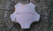 Subaru Alloy wheel centre cap Cover 28811AC020 Impreza Forester Legacy (Damaged)