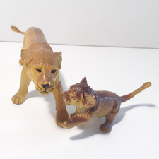 ELC Lioness & Cub Freestanding