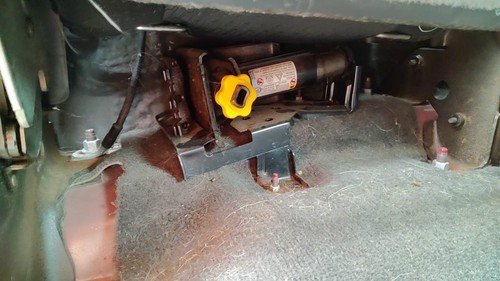 Used floor jack fits 2012 - used,