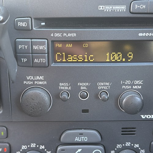 Volvo v70 radio player head - radio,