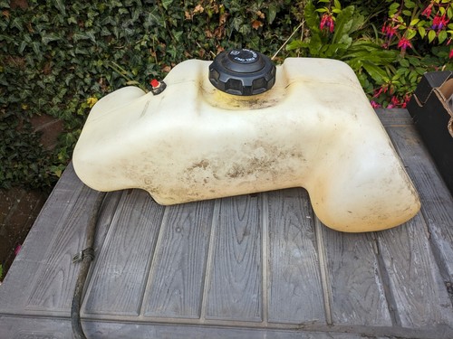 Petrol fuel tank for - for, bolens
