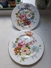 Two Beautiful Vintage HM Sutherland Fine Bone China plates. 24cm