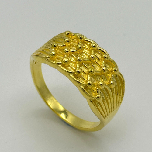 Solid 9ct yellow gold - yellow, on