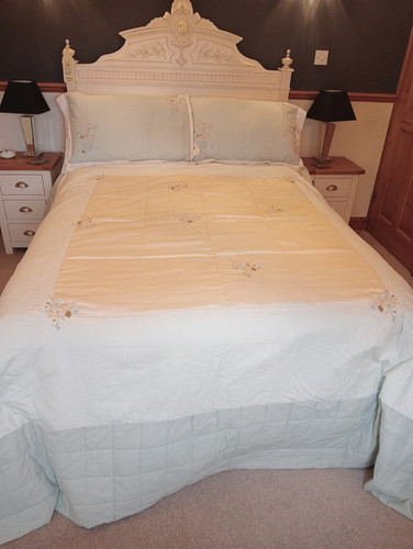 Quilted bed cover double with - bed,