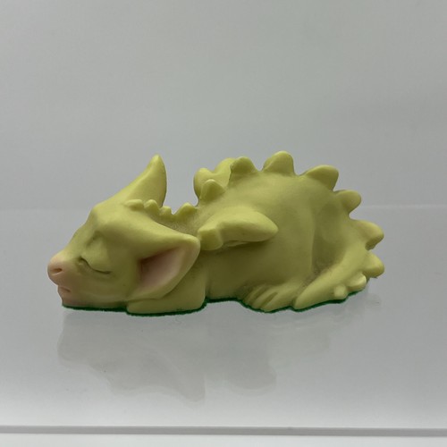 Tiny bit tired pocket dragon - bit,
